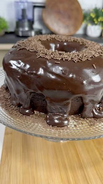 Bolo de Chocolate com Cobertura de Brigadeiro